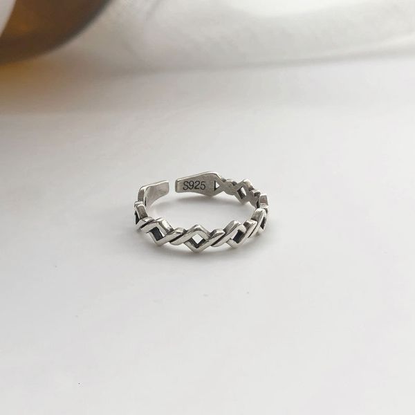 925 pure thai silver old geometric square hollow ring
925 pure thai silver old geometric square hollow ring