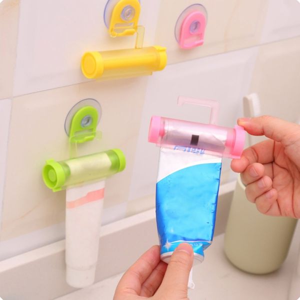 1 pc rolling squeezer toothpaste dispenser tube partner sucker hanging holder bathroom holder drop shipping
1 pc rolling squeezer toothpaste dispenser tube partner sucker hanging holder bathroom holder drop shipping