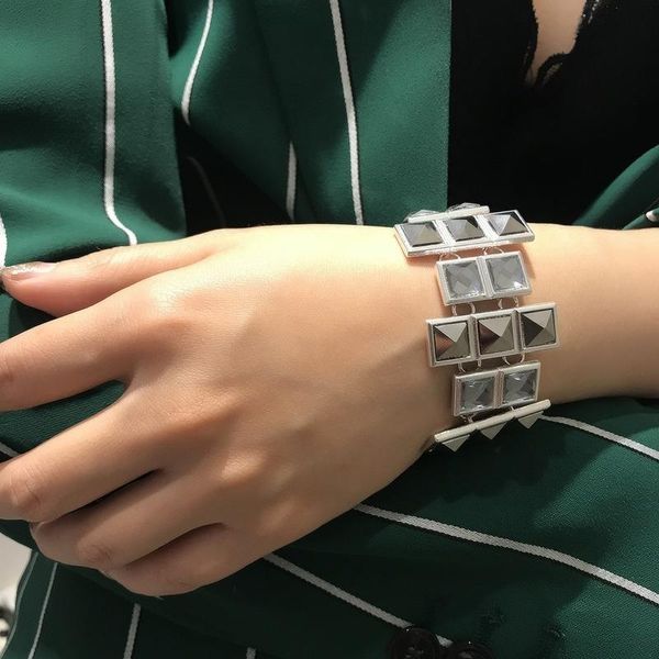 tennis fashionable and exquisite irregular exaggerated bracelet for women's metal geometric square glass jewelry, Golden;silver
tennis fashionable and exquisite irregular exaggerated bracelet for women's metal geometric square glass jewelry, Golden;silver