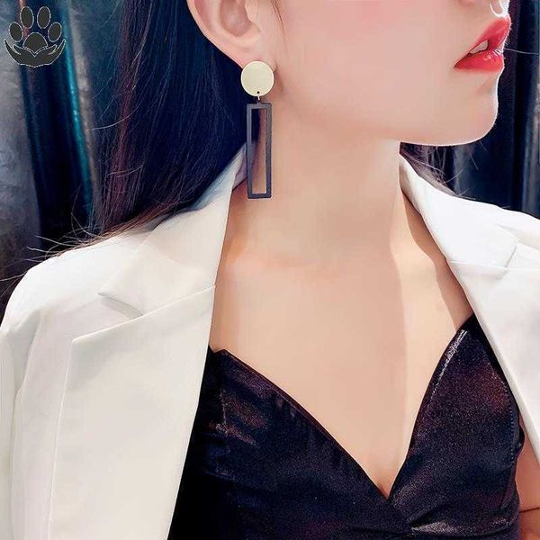 exaggerated atmosphere, fashion simplicity, acrylic earrings, geometric rectangular pendant, stud and ear jewelry, Silver
exaggerated atmosphere, fashion simplicity, acrylic earrings, geometric rectangular pendant, stud and ear jewelry, Silver