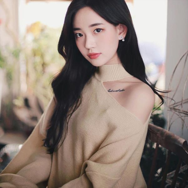 women autumn winter one shoulder sweater loose fit plush pullover sweater pure color warm fashion long sleeve knitted streetwear, White;black
women autumn winter one shoulder sweater loose fit plush pullover sweater pure color warm fashion long sleeve knitted streetwear, White;black