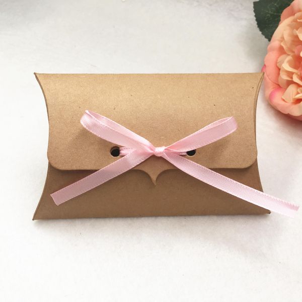 30pcs lot 12.5x8x2.5cm white kraft pillow shape packaging paper box with ribbonwedding favor creative wrapping supplies bbyfto sweet07
30pcs lot 12.5x8x2.5cm white kraft pillow shape packaging paper box with ribbonwedding favor creative wrapping supplies bbyfto sweet07