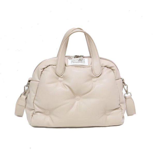 famous brand design winter bags for women 2020 soft leather shoulder bag women's handbags large capacity fashion pillow tote bag c1223
famous brand design winter bags for women 2020 soft leather shoulder bag women's handbags large capacity fashion pillow tote bag c1223
