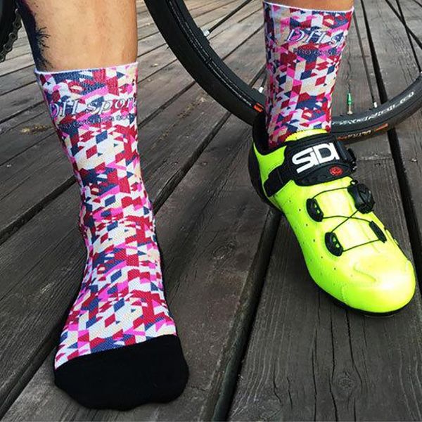 sports socks printed mid tube cycling professional spring and autumn wear-resistant breathable leisure qtw012, Black
sports socks printed mid tube cycling professional spring and autumn wear-resistant breathable leisure qtw012, Black