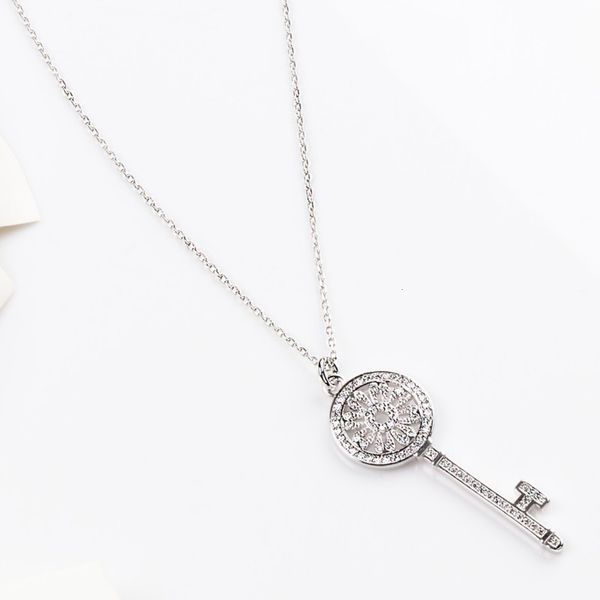 Luxurys Designers Fashion Dz040 zircon hollowed out Chinese style full diamond women's gold-plated small key long popular Pendant, Silver
Luxurys Designers Fashion Dz040 zircon hollowed out Chinese style full diamond women's gold-plated small key long popular Pendant, Silver