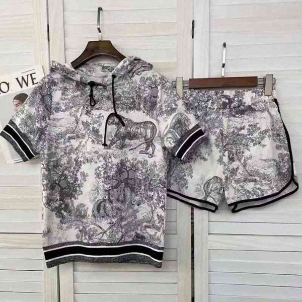 2022 factory wholesale new coconut jungle jacquard pattern hooded t-shirt shorts two piece set, Gray
2022 factory wholesale new coconut jungle jacquard pattern hooded t-shirt shorts two piece set, Gray