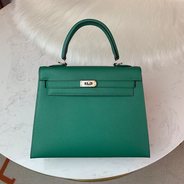 wholesale half handmade 25cm epsom leather green design purse, wax thread, have both gold and silver hardware,contact me for details
wholesale half handmade 25cm epsom leather green design purse, wax thread, have both gold and silver hardware,contact me for details