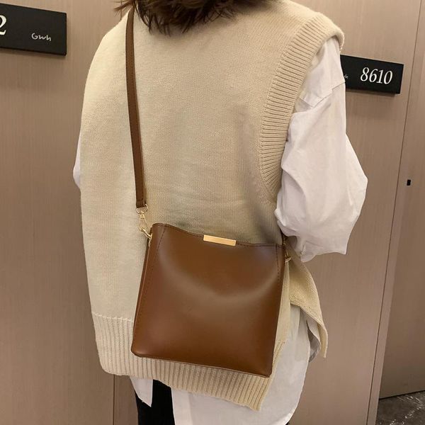 autumn and winter high-grade bags casual women's bags new 2020 korean fashion texture shoulder messenger bucket bag
autumn and winter high-grade bags casual women's bags new 2020 korean fashion texture shoulder messenger bucket bag