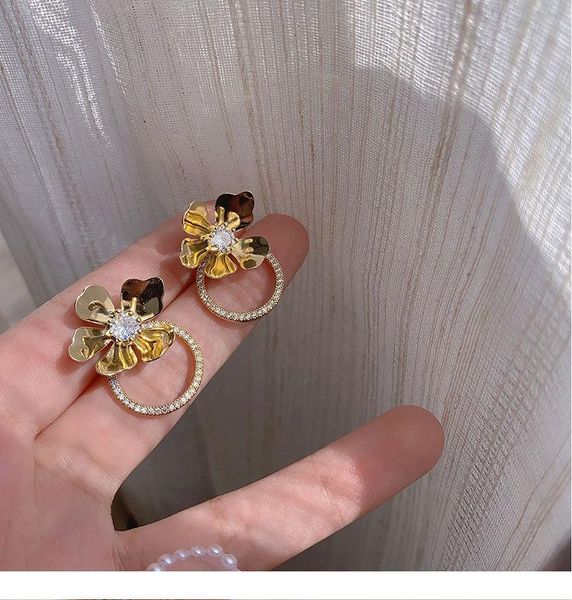 stud shiny side accessories elegant crystal geometric earrings for women simple style flower, Golden;silver
stud shiny side accessories elegant crystal geometric earrings for women simple style flower, Golden;silver