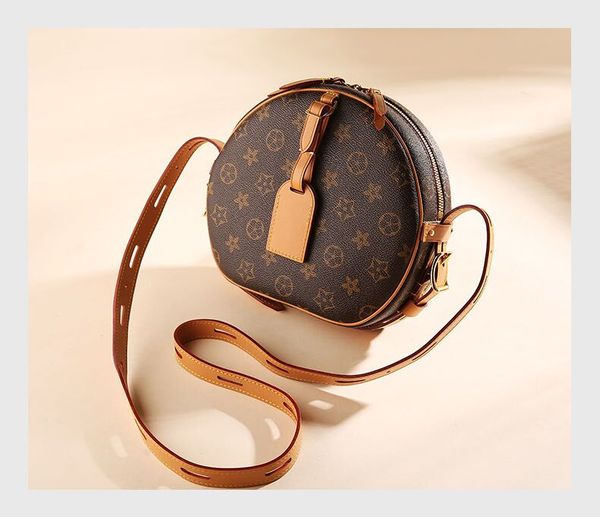 luxury womens leather bags shoulder crossbody bag classic presbyopic soft small round bag fashionable all-match round cake bag
luxury womens leather bags shoulder crossbody bag classic presbyopic soft small round bag fashionable all-match round cake bag