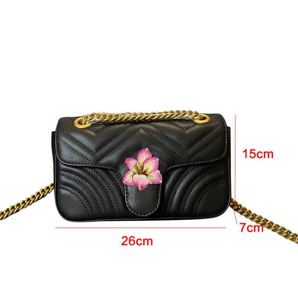 italian gujia leather head, heart-shaped embroidered cross female handbag, metal chain armpits bag, with counter box
italian gujia leather head, heart-shaped embroidered cross female handbag, metal chain armpits bag, with counter box