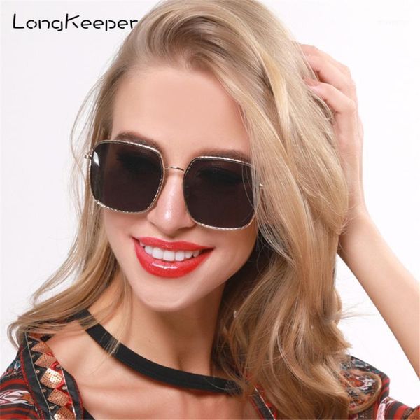 luxury square sunglasses men women vintage brand designer metal frame sun glasses retro male feminino uv4001, White;black
luxury square sunglasses men women vintage brand designer metal frame sun glasses retro male feminino uv4001, White;black