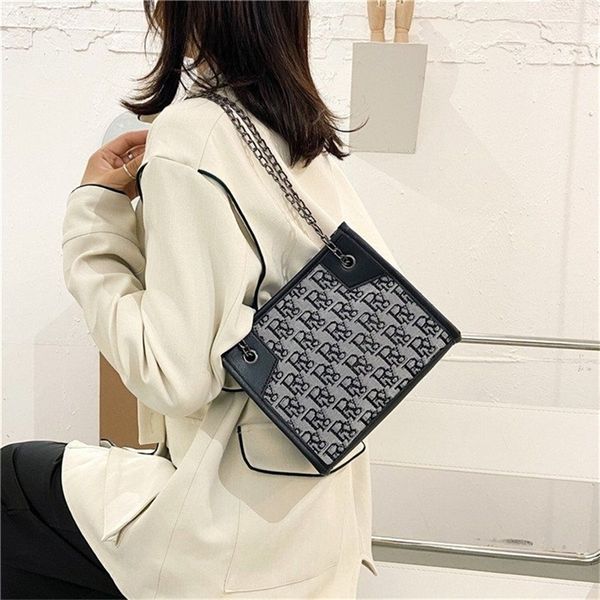 70% off deals online autumn and winter new women's one shoulder chain simple fashion large capacity messenger bag wholesale store 12
70% off deals online autumn and winter new women's one shoulder chain simple fashion large capacity messenger bag wholesale store 12