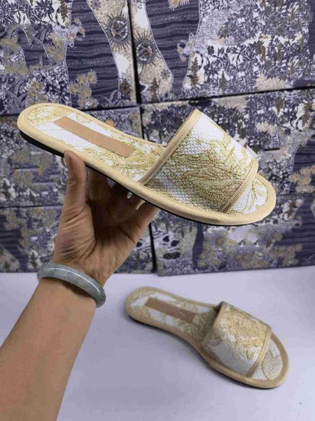 luxury designer designs slippers for casual flat sandals with classic style slippers and floral decorative home shoes fddf51, Black
luxury designer designs slippers for casual flat sandals with classic style slippers and floral decorative home shoes fddf51, Black