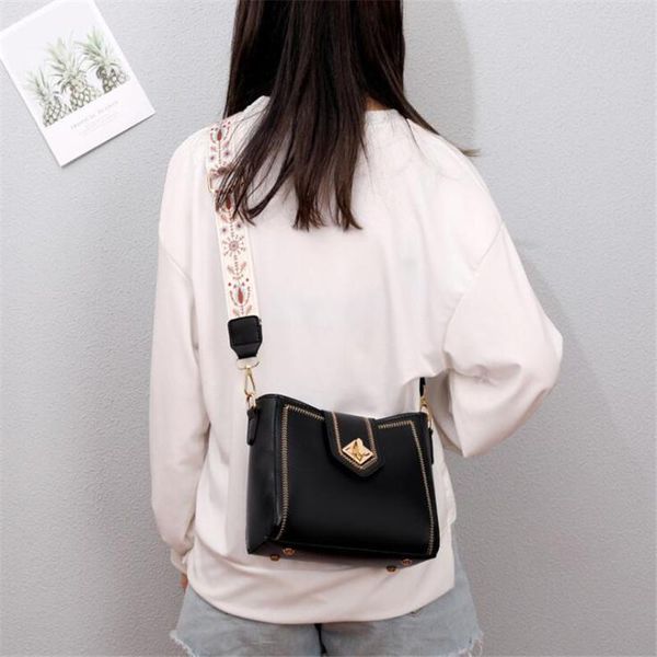 new 2020 women bag temperament, fashion broadband all-match women's shoulder messenger bag bucket
new 2020 women bag temperament, fashion broadband all-match women's shoulder messenger bag bucket