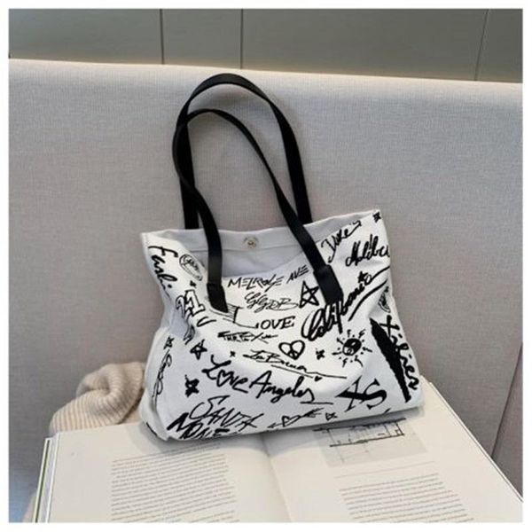 fashion large-capacity personalized graffiti canvas bag for women 2020 new tote bag trendy ins wild single shoulder handbag
fashion large-capacity personalized graffiti canvas bag for women 2020 new tote bag trendy ins wild single shoulder handbag