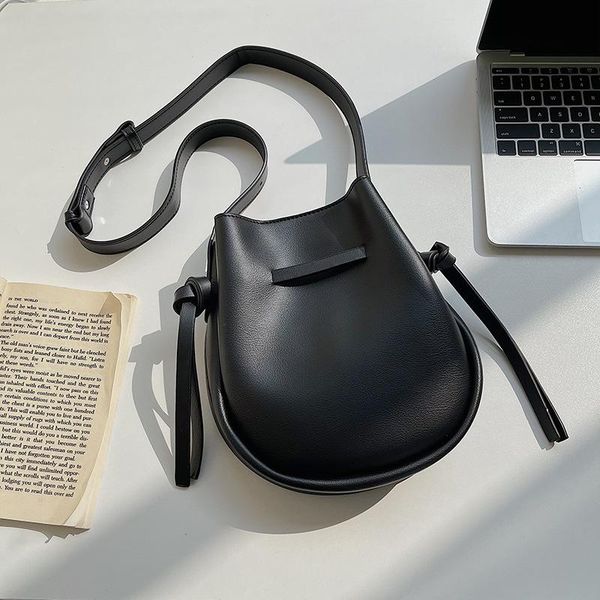 women's bag new personalized portable women's single shoulder bag fashion trend diagonal u-shaped bucket