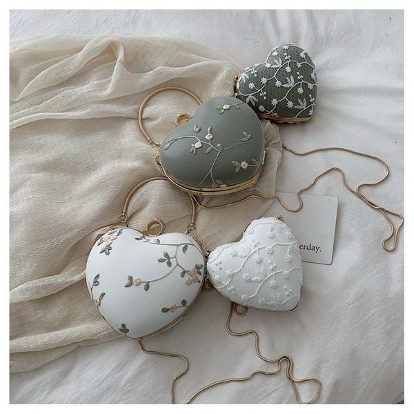 shoulder bags embroidery flowers design women heart clutch evening gold chain girls handbags purses for ladies party
shoulder bags embroidery flowers design women heart clutch evening gold chain girls handbags purses for ladies party