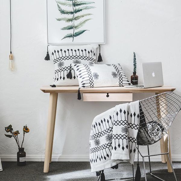 knitted woolen blanket/pillow cover/waist pillowcase nordic minimalist style black and white tassel blanket without core
knitted woolen blanket/pillow cover/waist pillowcase nordic minimalist style black and white tassel blanket without core