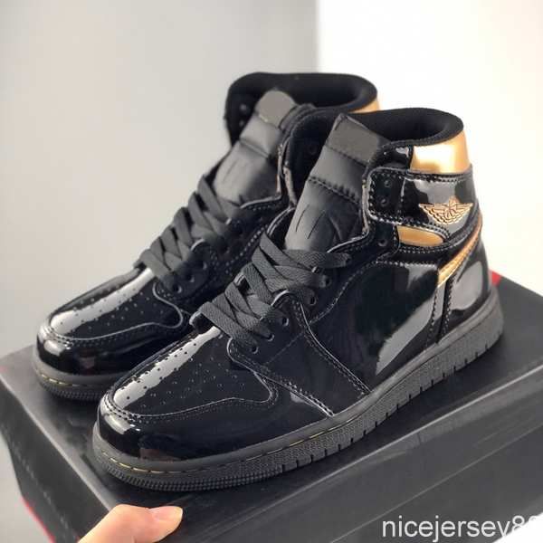 with box 2020 new black metallic gold high og mens basketball shoes jumpman 1 1s unc obsidian tie dye sports trainers outdoor des chaussures
with box 2020 new black metallic gold high og mens basketball shoes jumpman 1 1s unc obsidian tie dye sports trainers outdoor des chaussures