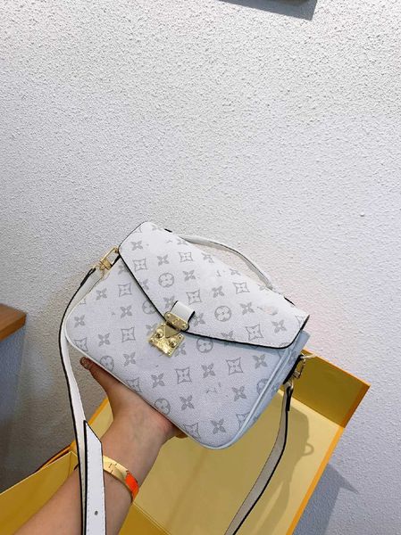women luxurys designers bags 2020luxury leather handbag fashion crossbody women bag favorite design chain clutch leather handbag bags, Black
women luxurys designers bags 2020luxury leather handbag fashion crossbody women bag favorite design chain clutch leather handbag bags, Black