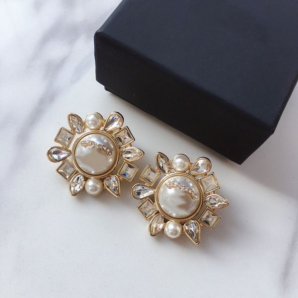 designer earrings classic double letter logo flower inlaid diamond earrings 925 silver needle with box l0-c27, Golden;silver
designer earrings classic double letter logo flower inlaid diamond earrings 925 silver needle with box l0-c27, Golden;silver