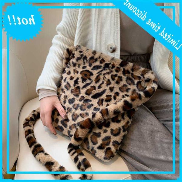 winter faux fur clutch tas mode luipaard wallet oedeem mesh bolsa femme suede handbag women dead bag
winter faux fur clutch tas mode luipaard wallet oedeem mesh bolsa femme suede handbag women dead bag
