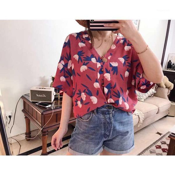 mid length blouse in printed crepe viscose v neck shirt with pretty little glitter button1, White 
mid length blouse in printed crepe viscose v neck shirt with pretty little glitter button1, White