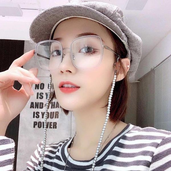 2021 women's large frame fashion flat mirror small face pearl chain box sunglasses, White;black
2021 women's large frame fashion flat mirror small face pearl chain box sunglasses, White;black