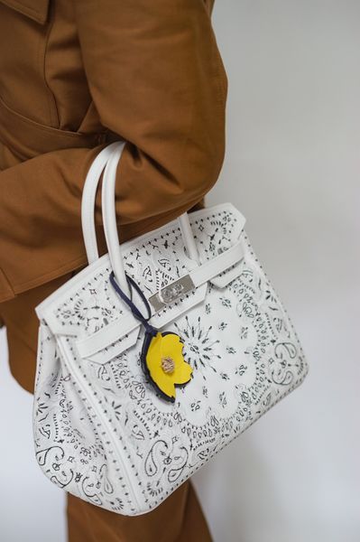 factory wholsale fully handmade artical white embroidery design handbag30cm,epsom leather,silver hardware,5colors,fast delivery
factory wholsale fully handmade artical white embroidery design handbag30cm,epsom leather,silver hardware,5colors,fast delivery