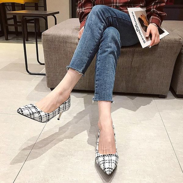 women's shoes 2020 summer new simple black suede versatile fine heel pointed toe shoes fashion office sandals femmes sandales
women's shoes 2020 summer new simple black suede versatile fine heel pointed toe shoes fashion office sandals femmes sandales