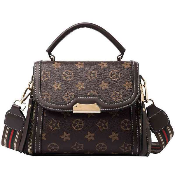 2022 latest handbag factory store portable trend single shoulder spring red texture printed small square women's, Black;red
2022 latest handbag factory store portable trend single shoulder spring red texture printed small square women's, Black;red