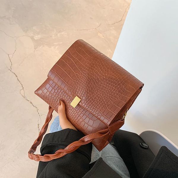simple small bag new fashion all-matching online influencer crossbody small square bag sense of quality retro shoulder bags
simple small bag new fashion all-matching online influencer crossbody small square bag sense of quality retro shoulder bags