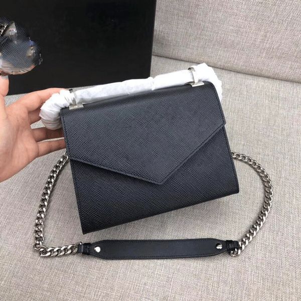 luxury new designer bag messenger first pattern cross leather bag shoulder womens fashion classic cattlehide layer cowhide ioosr, Red;black
luxury new designer bag messenger first pattern cross leather bag shoulder womens fashion classic cattlehide layer cowhide ioosr, Red;black