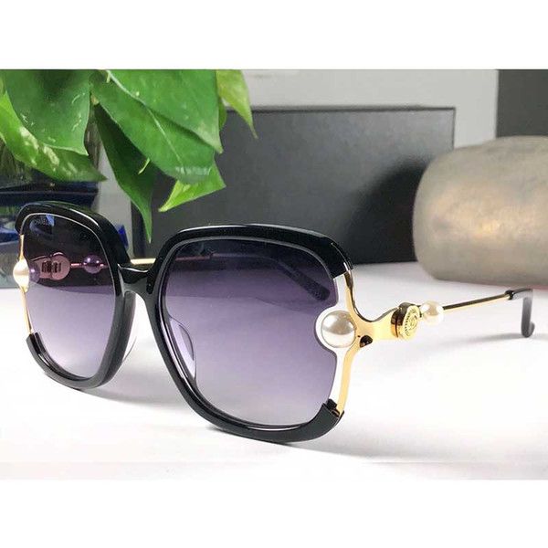 women's pearl-decorated luxury sunglasses with characteristic metal frame, side strap identification logo ch1150 paris, france, White;black
women's pearl-decorated luxury sunglasses with characteristic metal frame, side strap identification logo ch1150 paris, france, White;black