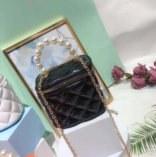 2021 new spring and summer jelly bag rhombic cosmetic bag pearl single shoulder messenger bag
2021 new spring and summer jelly bag rhombic cosmetic bag pearl single shoulder messenger bag
