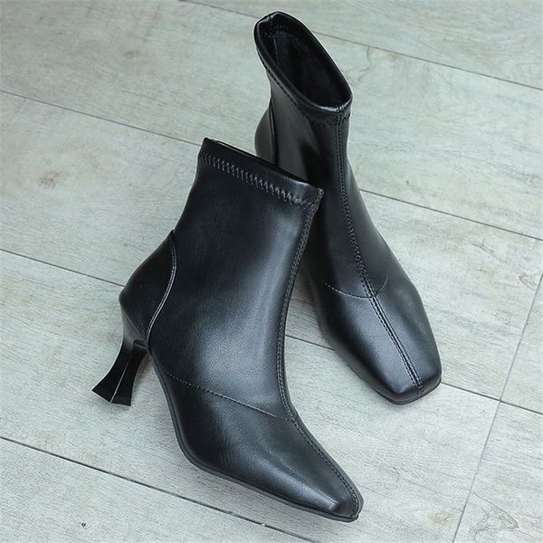 2021 new winter luxury woman beige high ankle shoes lady low heels leather designer boots p3ku, Black
2021 new winter luxury woman beige high ankle shoes lady low heels leather designer boots p3ku, Black