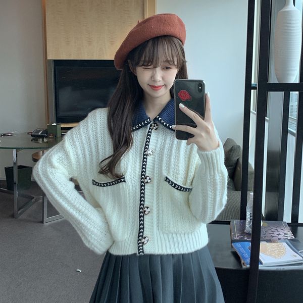 2021 new autumn new french women's retro fine cardigan female and winter sweater, White;black
2021 new autumn new french women's retro fine cardigan female and winter sweater, White;black