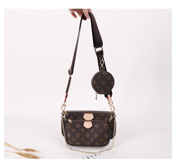 2020 new three-in-one women's geometric printing shoulder handbag wide shoulder strap fashion all-match messenger chain bag
2020 new three-in-one women's geometric printing shoulder handbag wide shoulder strap fashion all-match messenger chain bag
