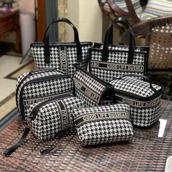 cosmetic bags handbags type fanqianniao pattern large capacity storage portable washing women's travel
cosmetic bags handbags type fanqianniao pattern large capacity storage portable washing women's travel