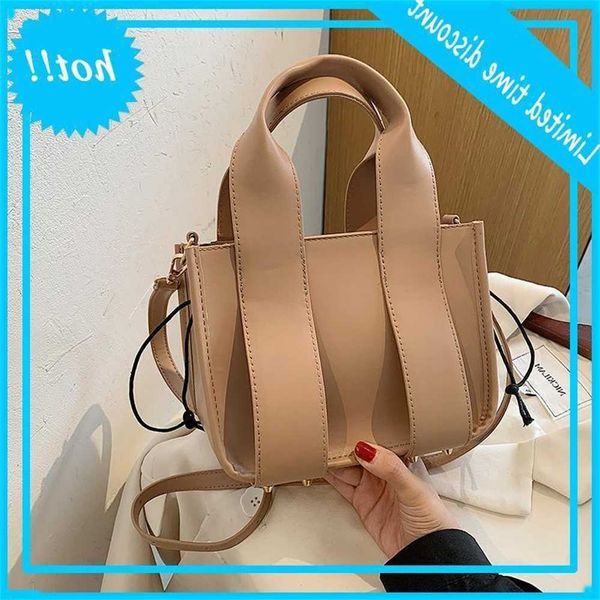 2021 new pu women's fashion shoulder bag portable messenger
2021 new pu women's fashion shoulder bag portable messenger