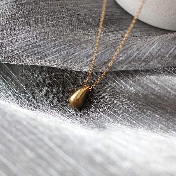 personality gold curved water drop small eggplant smooth solid necklace clavicle chain female new stainless steel, Silver 
personality gold curved water drop small eggplant smooth solid necklace clavicle chain female new stainless steel, Silver