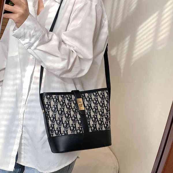 2022 factory wholesale women's spring printed bucket bag trend fashion single shoulder messenger bag 38wu
2022 factory wholesale women's spring printed bucket bag trend fashion single shoulder messenger bag 38wu