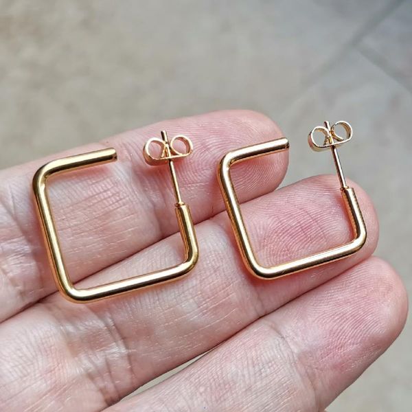 hoop & huggie 002 gold color size 20mm square earrings ear rings loop smooth ring 316 stainless steel jewelry ip plating anti allergy, Golden;silver
hoop & huggie 002 gold color size 20mm square earrings ear rings loop smooth ring 316 stainless steel jewelry ip plating anti allergy, Golden;silver