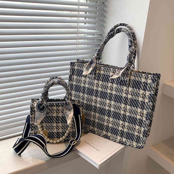 2022 latest models handbag wholesale large capacity women's summer lattice portable tote
2022 latest models handbag wholesale large capacity women's summer lattice portable tote