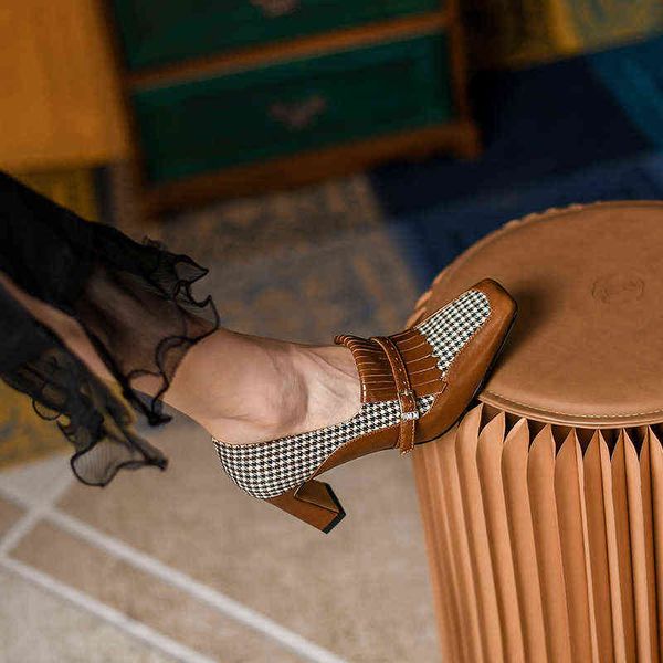 dress shoes spring women genuine leather high heels ladies party wedding fashion pumps tassel metal buckle 220303, Black
dress shoes spring women genuine leather high heels ladies party wedding fashion pumps tassel metal buckle 220303, Black