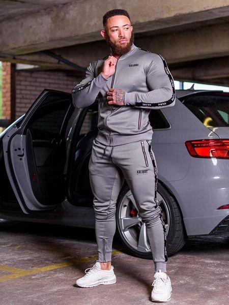 new fashion men's suit long-sleeved camouflage hoodies + pants suit men's sportswear outdoor casual sportswear, Black;blue
new fashion men's suit long-sleeved camouflage hoodies + pants suit men's sportswear outdoor casual sportswear, Black;blue