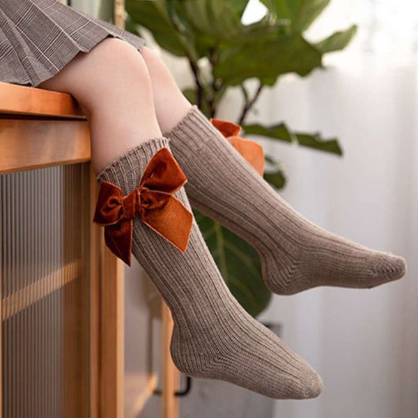 autumn and winter new children's thick cotton flannel bow girls' middle tube double needle loose wool socks, Black;white
autumn and winter new children's thick cotton flannel bow girls' middle tube double needle loose wool socks, Black;white
