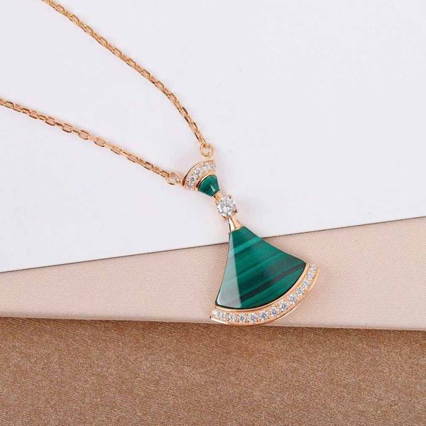 s925 silver fan shape pendant necklace with malachite and diamond for women engagement jewelry gift
s925 silver fan shape pendant necklace with malachite and diamond for women engagement jewelry gift