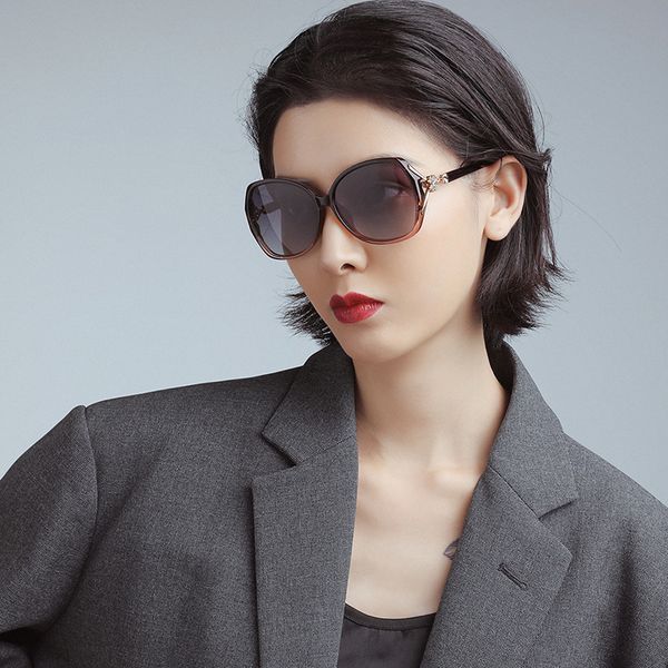 2020 new fashion polarized sunglasses women's 7325 large frame inlaid with diamond four leaf grass chaowang red same sunglasses batch, White;black
2020 new fashion polarized sunglasses women's 7325 large frame inlaid with diamond four leaf grass chaowang red same sunglasses batch, White;black